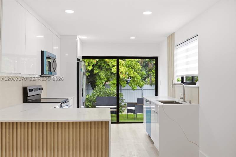 2 bedroom SingleFamilyResidence at 1260 NE 155th St, Fulford By The Sea Sec J, North Miami Beach — photo 5