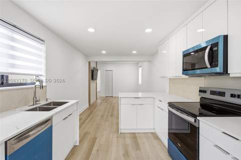 1260 NE 155th St, North Miami Beach FL - photo 7 of 37
