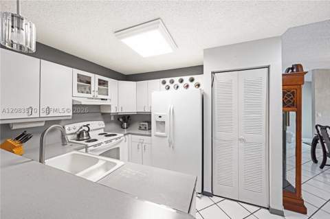 9834 SW 222nd St, Cutler Bay FL - photo 13 of 39