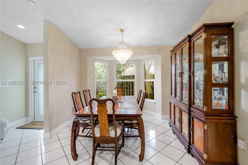 3 bedroom SingleFamilyResidence at 9834 SW 222nd St, Lakes By The Bay Sec 5, Cutler Bay — photo 4