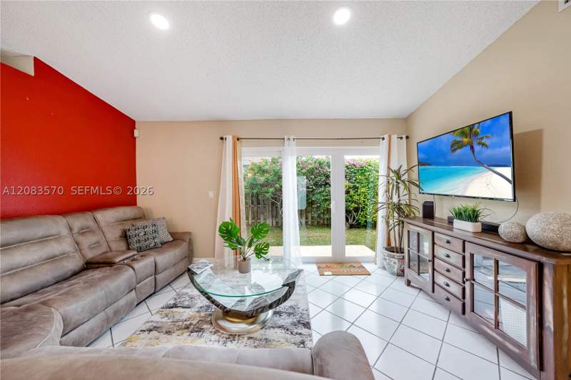 3 bedroom SingleFamilyResidence at 9834 SW 222nd St, Lakes By The Bay Sec 5, Cutler Bay — photo 5