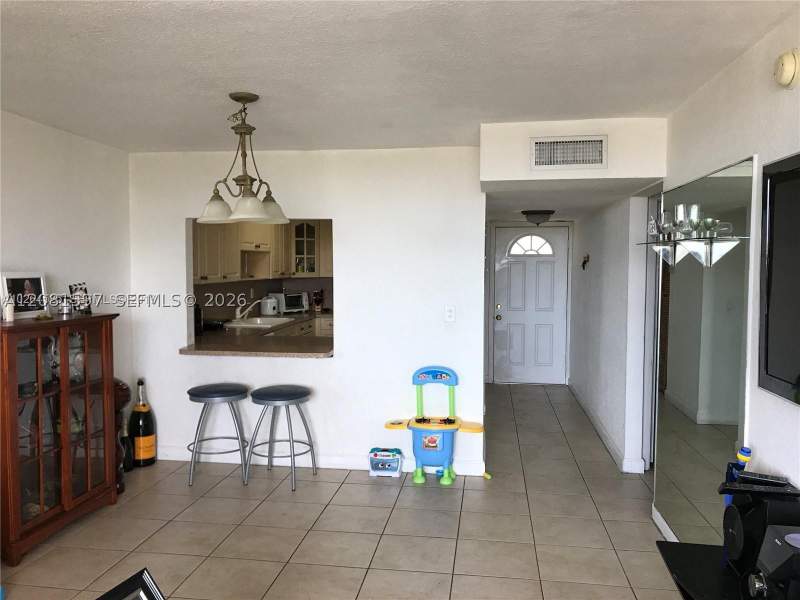 2 bedroom Condominium at 10090 NW 80th Ct 1561, Samari Lake East Condo, Hialeah Gardens — photo 4