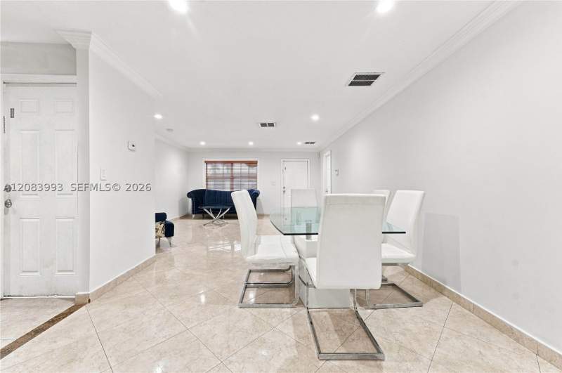 5 bedroom SingleFamilyResidence at 13390 SW 46th Ter, San Sebastian Unit No 5, Miami — photo 4