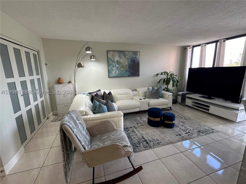 3 bedroom Condominium at 9410 W Flagler St 410, Versialles Gardens II Con, Miami — photo 3