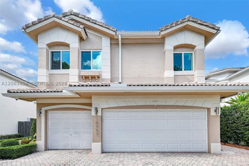 5 bedroom SingleFamilyResidence at 10957 NW 73rd Ter, Doral Isles St Croix, Doral — photo 3
