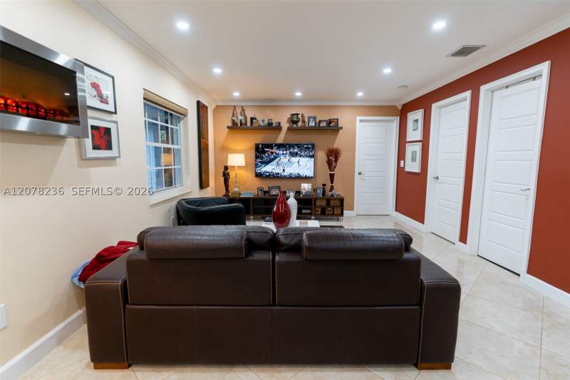 3 bedroom SingleFamilyResidence at 15420 SW 156th Ter, Weitzer Shauna Meadows SE, Miami — photo 2