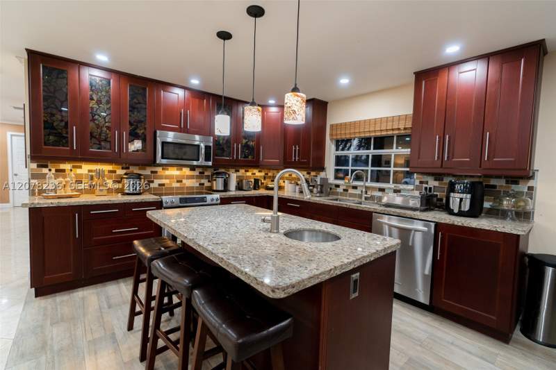 3 bedroom SingleFamilyResidence at 15420 SW 156th Ter, Weitzer Shauna Meadows SE, Miami — photo 4