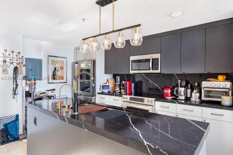 665 NE 25th St 403, Miami FL - photo 17 of 72