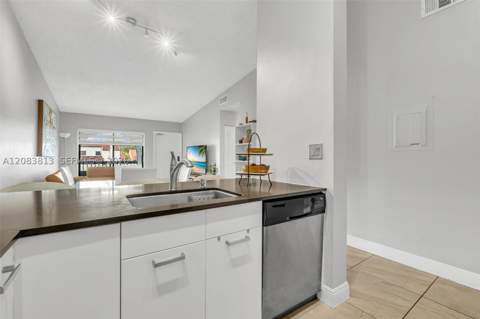 18226 Mediterranean Blvd 7-16, Hialeah FL - photo 17 of 37