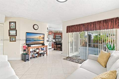 18209 NW 61st Ct, Hialeah FL - photo 10 of 45