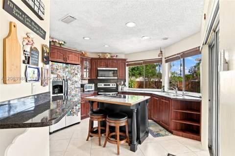 18209 NW 61st Ct, Hialeah FL - photo 12 of 45