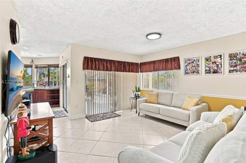 18209 NW 61st Ct, Hialeah FL - photo 16 of 45