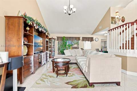 18209 NW 61st Ct, Hialeah FL - photo 6 of 45