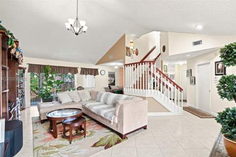 18209 NW 61st Ct, Hialeah FL - photo 7 of 45