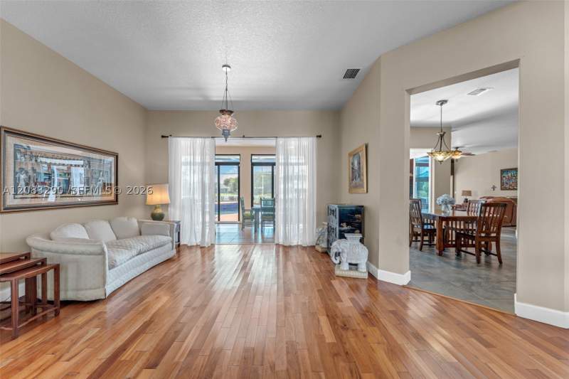 4 bedroom SingleFamilyResidence at 2825 Fairways Dr, Fairways At Keys Gate, Homestead — photo 3