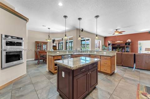 2825 Fairways Dr, Homestead FL - photo 9 of 35