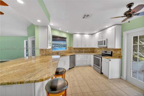 685 SE 25th Ln, Homestead FL - photo 15 of 52
