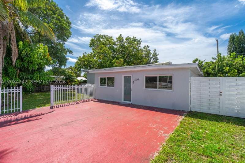 4 bedroom SingleFamilyResidence at 1116 Opa Locka Blvd, Palmland Park, Miami — photo 2