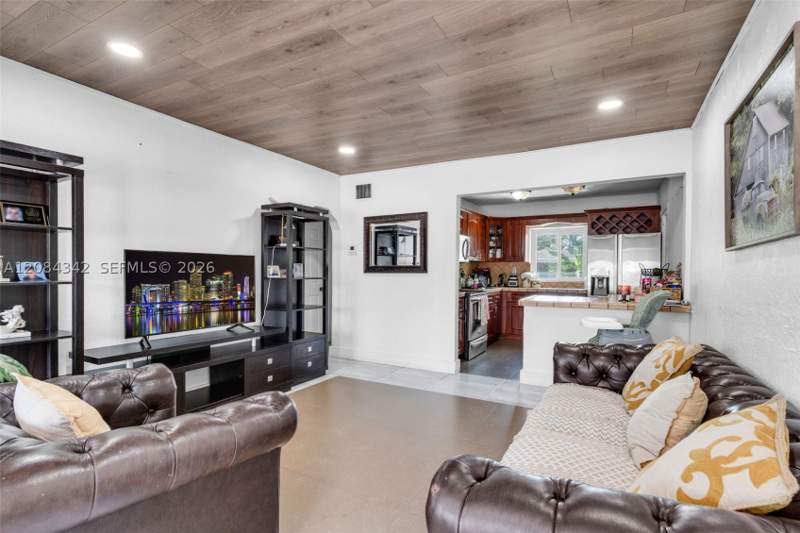 4 bedroom SingleFamilyResidence at 1116 Opa Locka Blvd, Palmland Park, Miami — photo 5