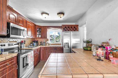 1116 Opa Locka Blvd, Miami FL - photo 8 of 33