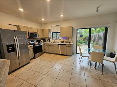 300 NE 12th St, Florida City FL - photo 17 of 61