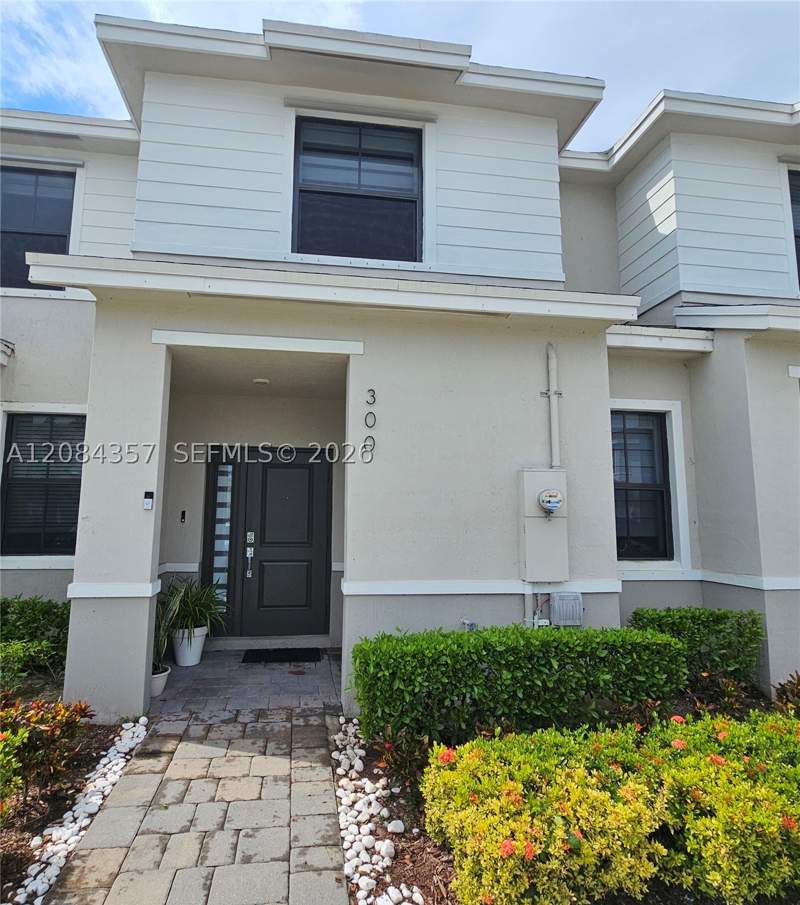 3 bedroom Townhouse at 300 NE 12th St, Miami Land And Developmen, Florida City — photo 2