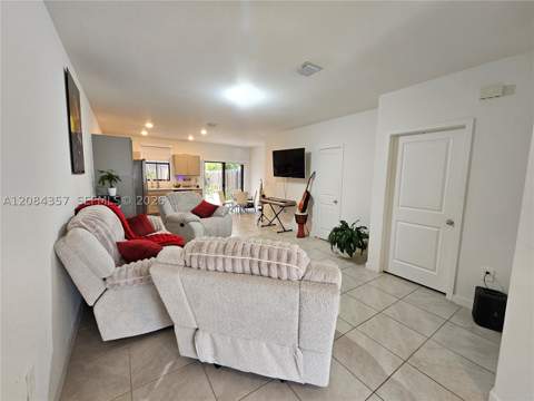 300 NE 12th St, Florida City FL - photo 6 of 61