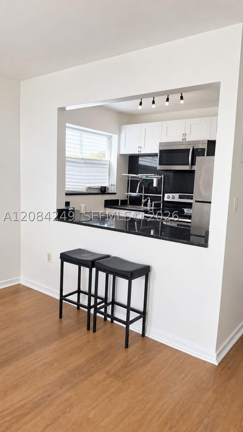 1 bedroom Condominium at 1990 Marseille Dr 407, Lisette Condo, Miami Beach — photo 2