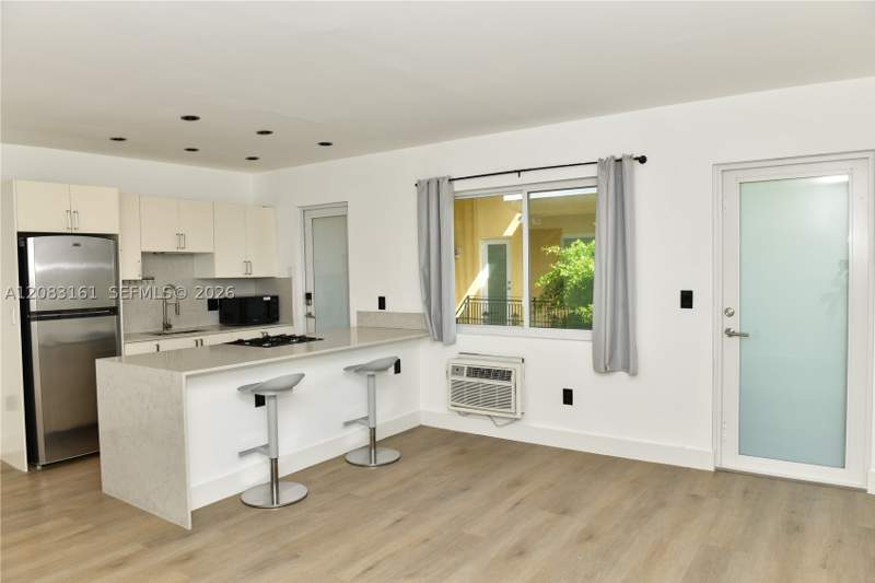 1 bedroom Condominium at 65 Washington Ave 25, Golden Dreams Condo, Miami Beach — photo 2