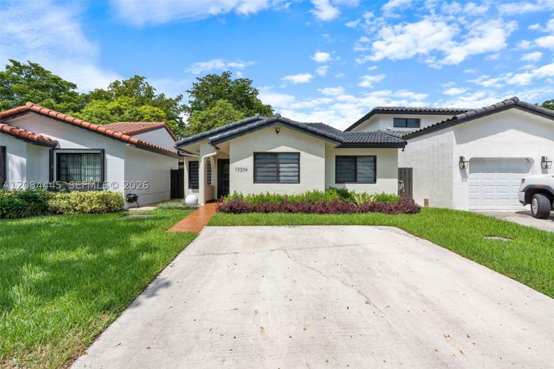 3 bedroom SingleFamilyResidence at 17374 NW 66th Pl, The Moors Townhouses, Hialeah — photo 2