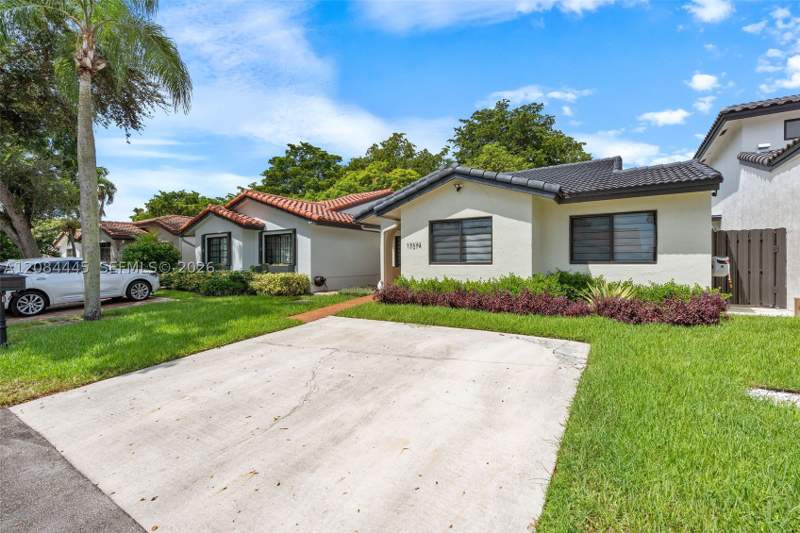 3 bedroom SingleFamilyResidence at 17374 NW 66th Pl, The Moors Townhouses, Hialeah — photo 3