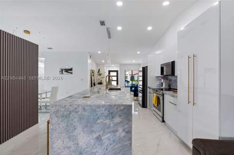 17374 NW 66th Pl, Hialeah FL - photo 7 of 32