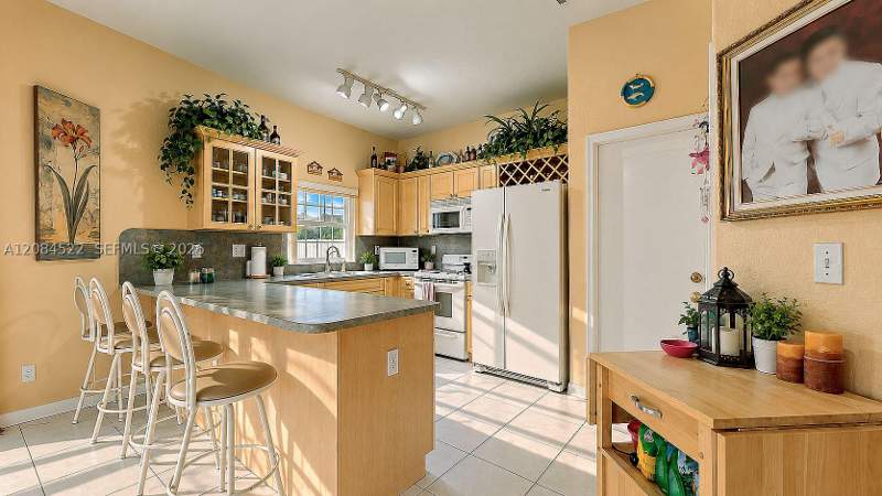 3 bedroom SingleFamilyResidence at 18201 SW 144th Ct, Fc Sub, Miami — photo 4