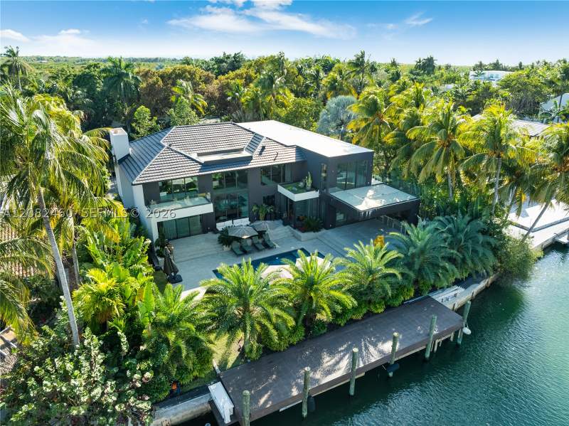 6 bedroom SingleFamilyResidence at 131 Cape Florida Dr, Cape Florida Sub Sec 3, Key Biscayne — photo 2