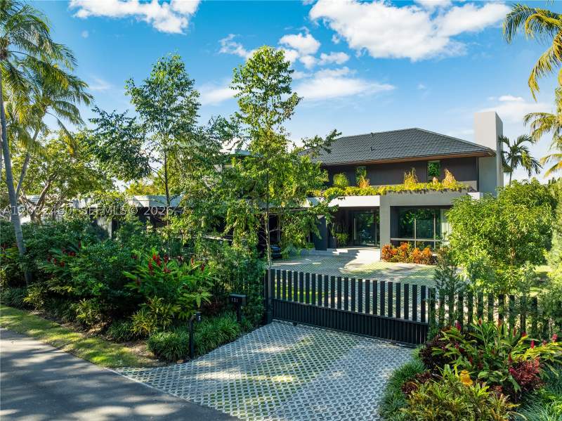 6 bedroom SingleFamilyResidence at 131 Cape Florida Dr, Cape Florida Sub Sec 3, Key Biscayne — photo 4