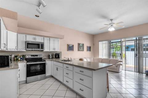 9053 NW 146th Ter, Miami Lakes FL - photo 7 of 30