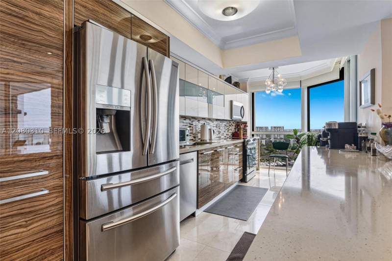 3 bedroom Condominium at 21205 Yacht Club Dr 2405+Den, North Tower At The Point, Aventura — photo 2