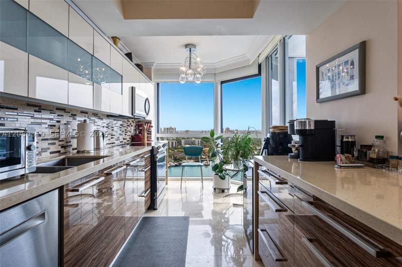 3 bedroom Condominium at 21205 Yacht Club Dr 2405+Den, North Tower At The Point, Aventura — photo 5