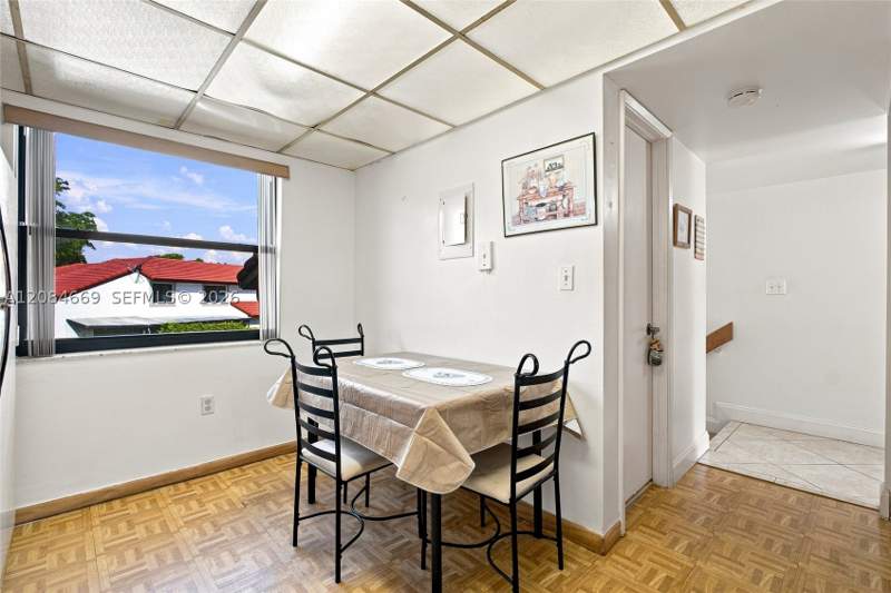 2 bedroom Condominium at 9905 NW 9th St Cir 12-21, Windsong Lakes Condo, Miami — photo 5