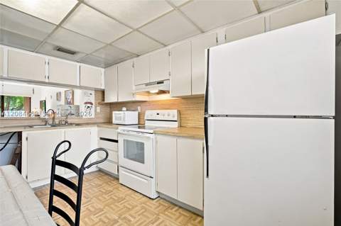 9905 NW 9th St Cir 12-21, Miami FL - photo 6 of 32