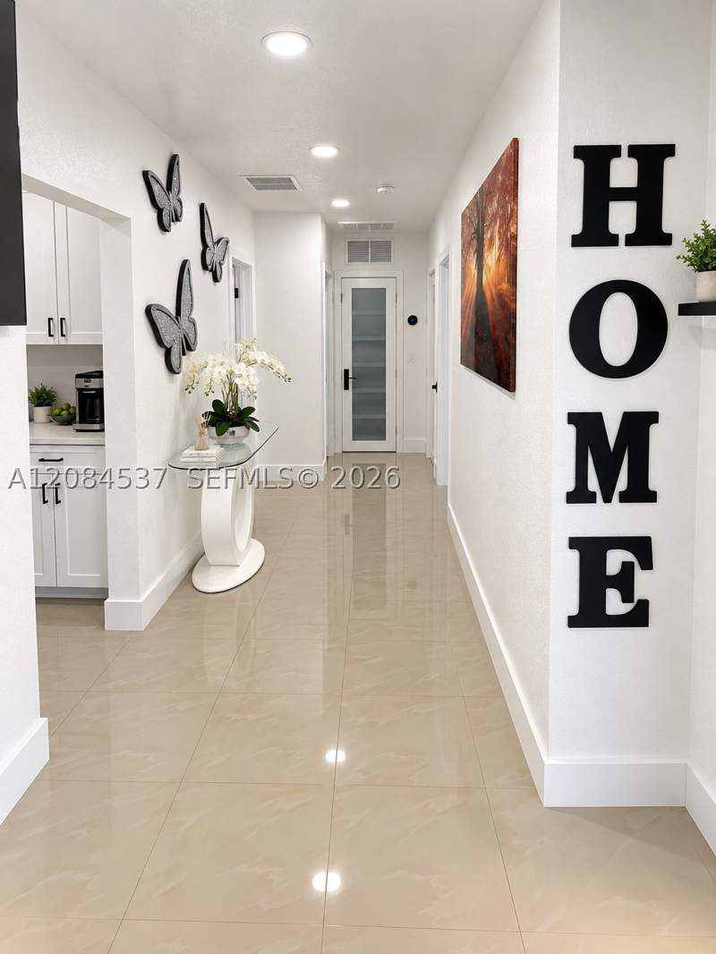 3 bedroom SingleFamilyResidence at 12221 SW 188th St, So Miami Heights Addn E, Miami — photo 2