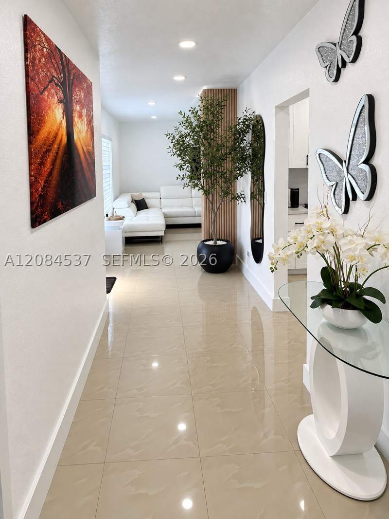 3 bedroom SingleFamilyResidence at 12221 SW 188th St, So Miami Heights Addn E, Miami — photo 3