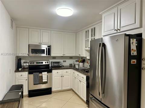100 Bayview Dr 1405, Sunny Isles Beach FL - photo 12 of 46
