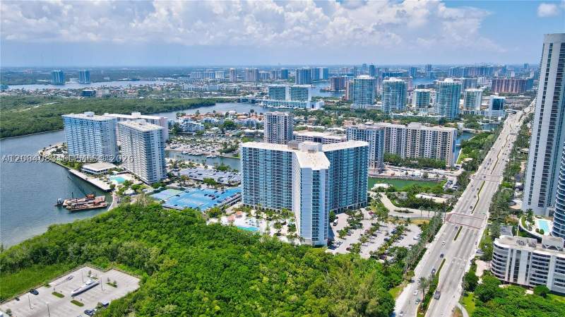 2 bedroom Condominium at 100 Bayview Dr 1405, Arlen House East Condo, Sunny Isles Beach — photo 3
