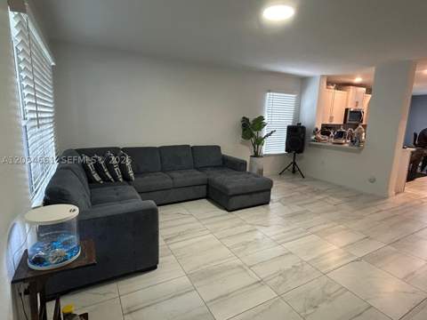 631 NE 4th Ter, Florida City FL - photo 15 of 108