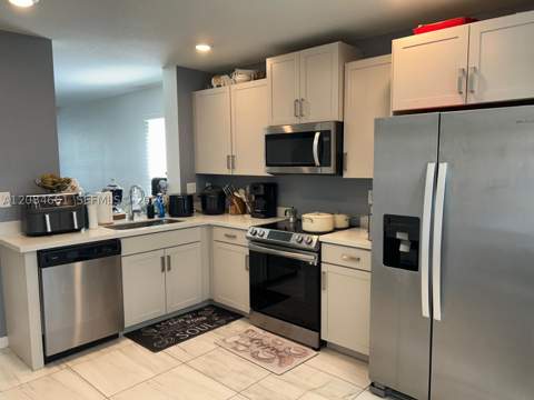 631 NE 4th Ter, Florida City FL - photo 22 of 108