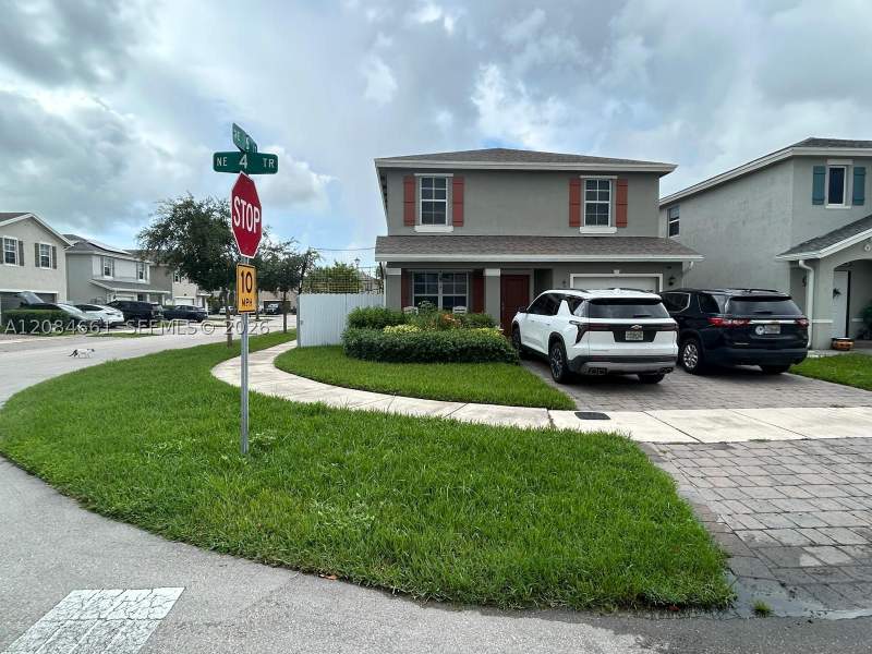 4 bedroom SingleFamilyResidence at 631 NE 4th Ter, Royal Homes West, Florida City — photo 3