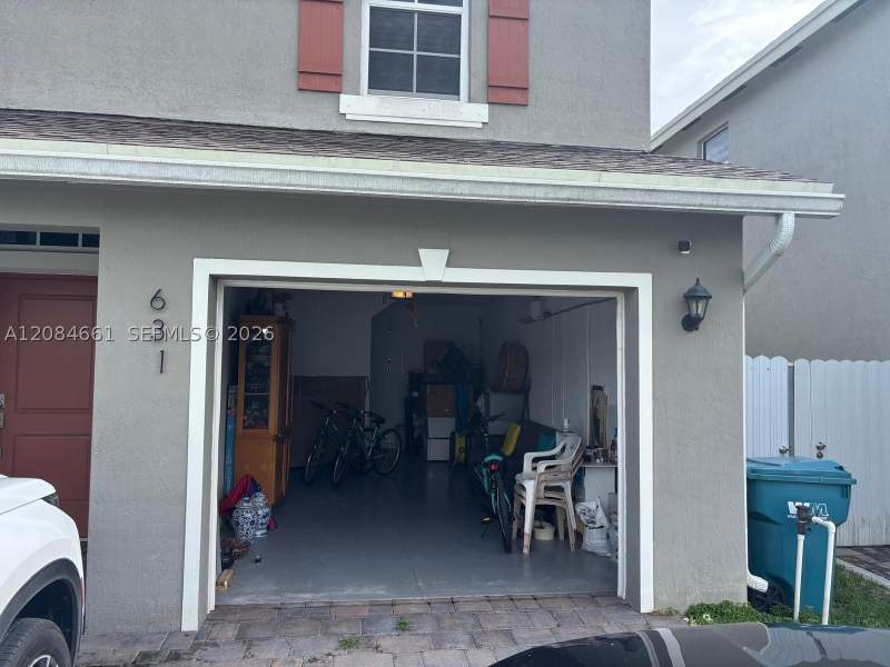 4 bedroom SingleFamilyResidence at 631 NE 4th Ter, Royal Homes West, Florida City — photo 4