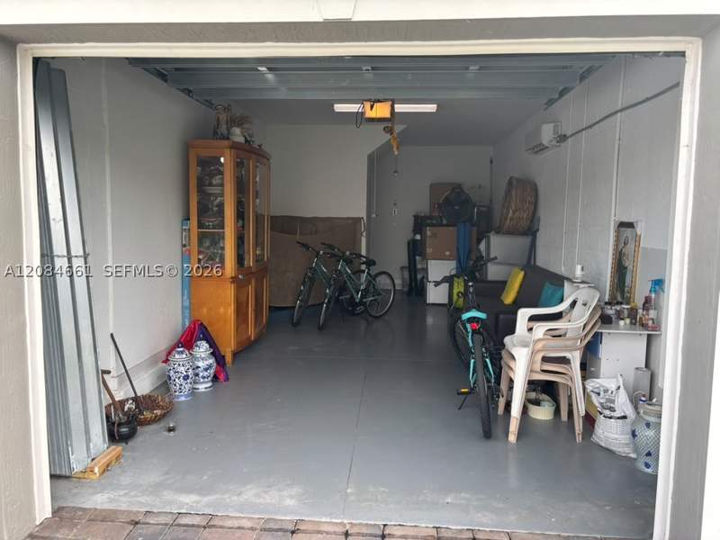 4 bedroom SingleFamilyResidence at 631 NE 4th Ter, Royal Homes West, Florida City — photo 5