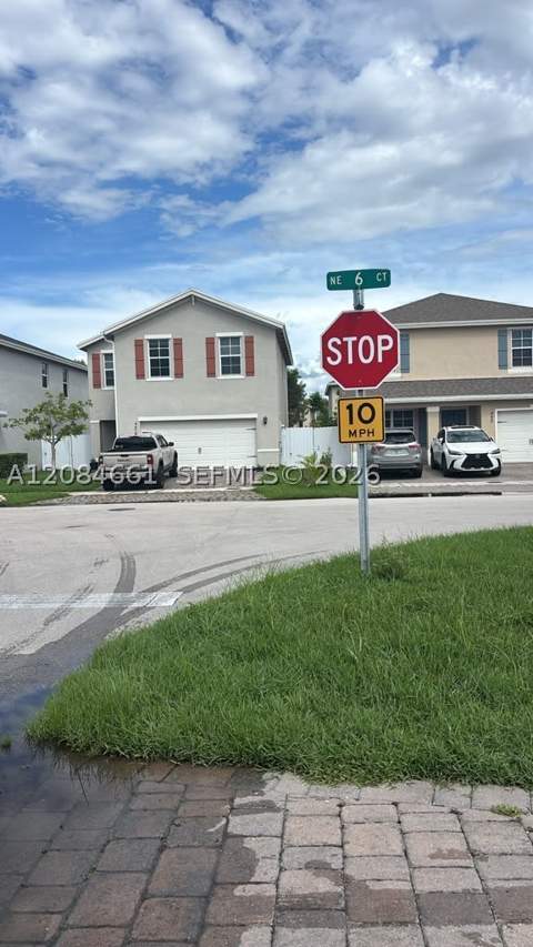 631 NE 4th Ter, Florida City FL - photo 7 of 108